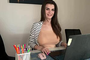 stepmother made huge cum when caught by stepson in office