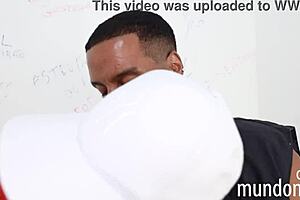 PUTARIA NO BANHEIRO ENTRE TRÊS CARAS NEGROS