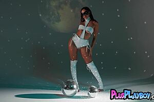 Nice Big Ass Latina Milf Model Sisi Rose Posing In Hot Lingerie Showing Her Body