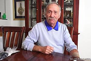 latina teen 18+ fucks old man frankie 😏