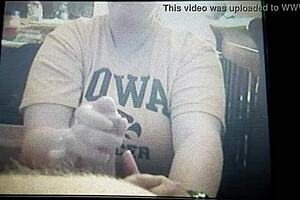 Does the bbw wife give blowjob to cumshot?