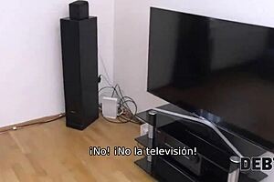 Debt4k esposa cachonda enga�a a su marido por dinero en efectivo delante de �l