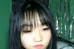 Korean girl dances sexy on webcam livestream