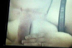 Does the bbw wife give blowjob to cumshot?