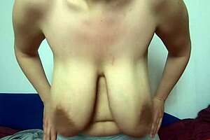 Big natural tits bouncing and clapping