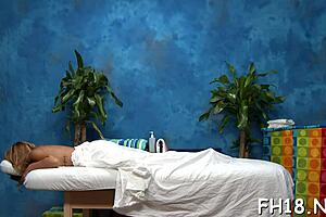 Hot erotic massage with oil and happy ending