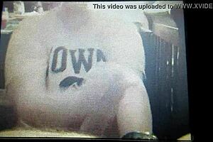 Does the bbw wife give blowjob to cumshot?