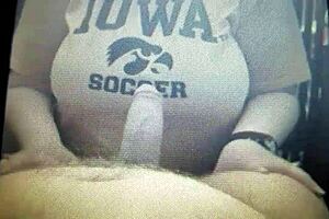 Does the bbw wife give blowjob to cumshot?