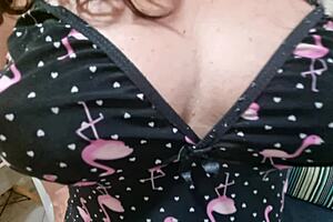 What my friends see when they visit my curvy wife 😏