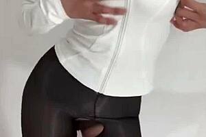 Siganjue-小少妇情趣睡衣开档黑丝袜疯狂自慰，没男人的滋味是真难受