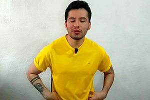 Joven Twink Penetra al Señor Taquero en Bodega a Pelo