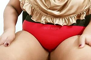 Delhi chubby girl showing big tits and sexy body?