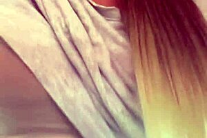 At the gym, I got so hot during cardio I took off my shirt, stayed in bra, and my pussy got all wet 😏