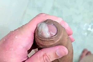 Twink cums deliciously in shower