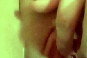 hot wife squirts in homemade solo session