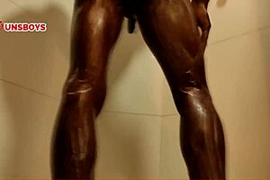Garoto Negro Hetero Tomando Banho Na Casa Do Amigo Gay
