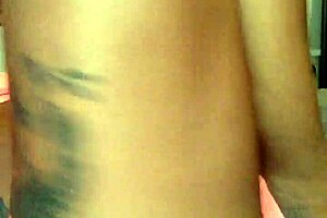 Ebony babe shows off her fat cameltoe then twerks that sexy ass