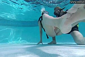 Manga Girl Fingered and Blown Underwater