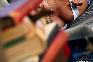 Hannah Elizabeth Shows Huge Boobs