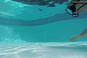 Manga Girl Fingered and Blown Underwater