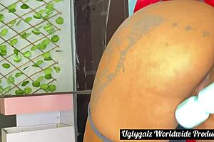 check out this african lady in red 😍