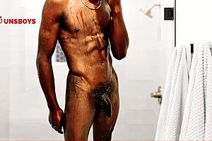 Garoto Negro Hetero Tomando Banho Na Casa Do Amigo Gay