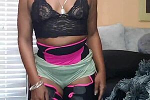 naejae just twerks her big ass and grinds her pussy on the pole, looking so sexy