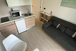 I saw the plumber spying my ass, he has a nice cock!