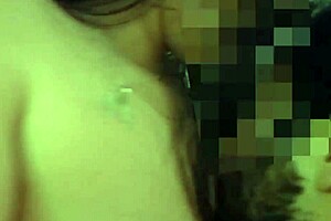 me paseo toalla delante cuñado terminamos follando