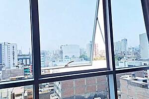 entering a good hotel in lince