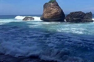 Stuck on Desert Island, I Fucked a Stranger for Creampie