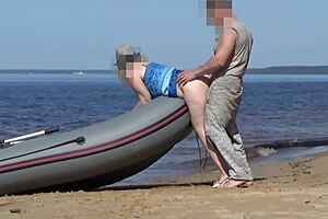 Lady tourist flashes big ass to boatman during beach encounter