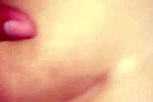 me gusta jugar con el pene duro de él... voy a extrañarlo mucho durante su viaje