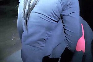 该死，在国外夜跑时遇到中国女孩，结果在酒店里！她高潮时喷水！