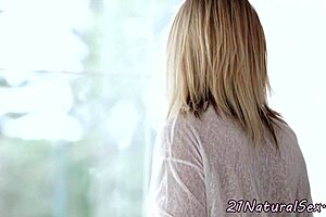 couple fucks sensually in missionary, babe riding hard 😏