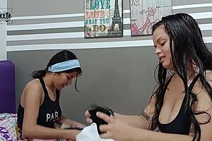 Halloween kostume gør stedsøster geil til sexet rolleleg kneppen