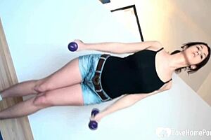 amazing brunette masturbating her perfect body 😘