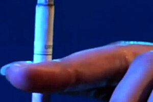 金发和棕发在复古女同场景中感受强烈快感