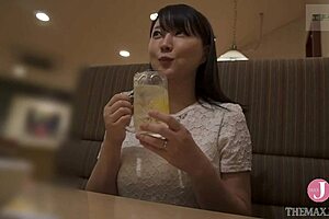 girls meet at izakaya for threesome