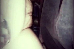 le mamo la verga a un desconocido en el parque para vengarme de mi novio infiel 😈