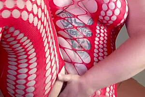 Intriguing Fingering Scene With Curvy Woman