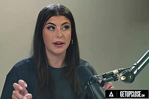 Watch how GAL RITCHIE ORGASMS up close!