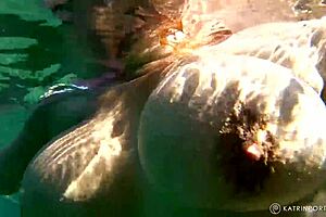 Check this bbw with hairy pussy getting fully nude in public! 😍