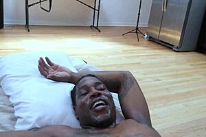 Chicago's thick booty headbandit shakes ass for huge cock!