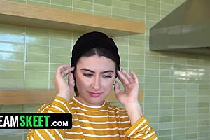Arab Woman In Hijab Pleasures Boyfriend Intensely