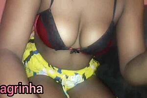 negro pirocudo com tesao com a magrinha gostosa gozando no final