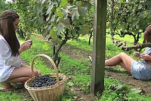 VivThomas Vine: Hannah Sweet Licks Subil Arch