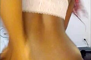 Pretty Latina amateur gets her pussy stretched wide