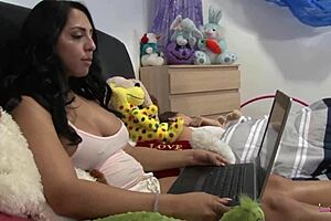 can't stop fingering myself, dyke begs brunette friend to watch and join 😈