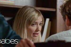 스텝 맘 레슨, 리건 폭스와 타일러 닉슨이 도서관 속삭임으로